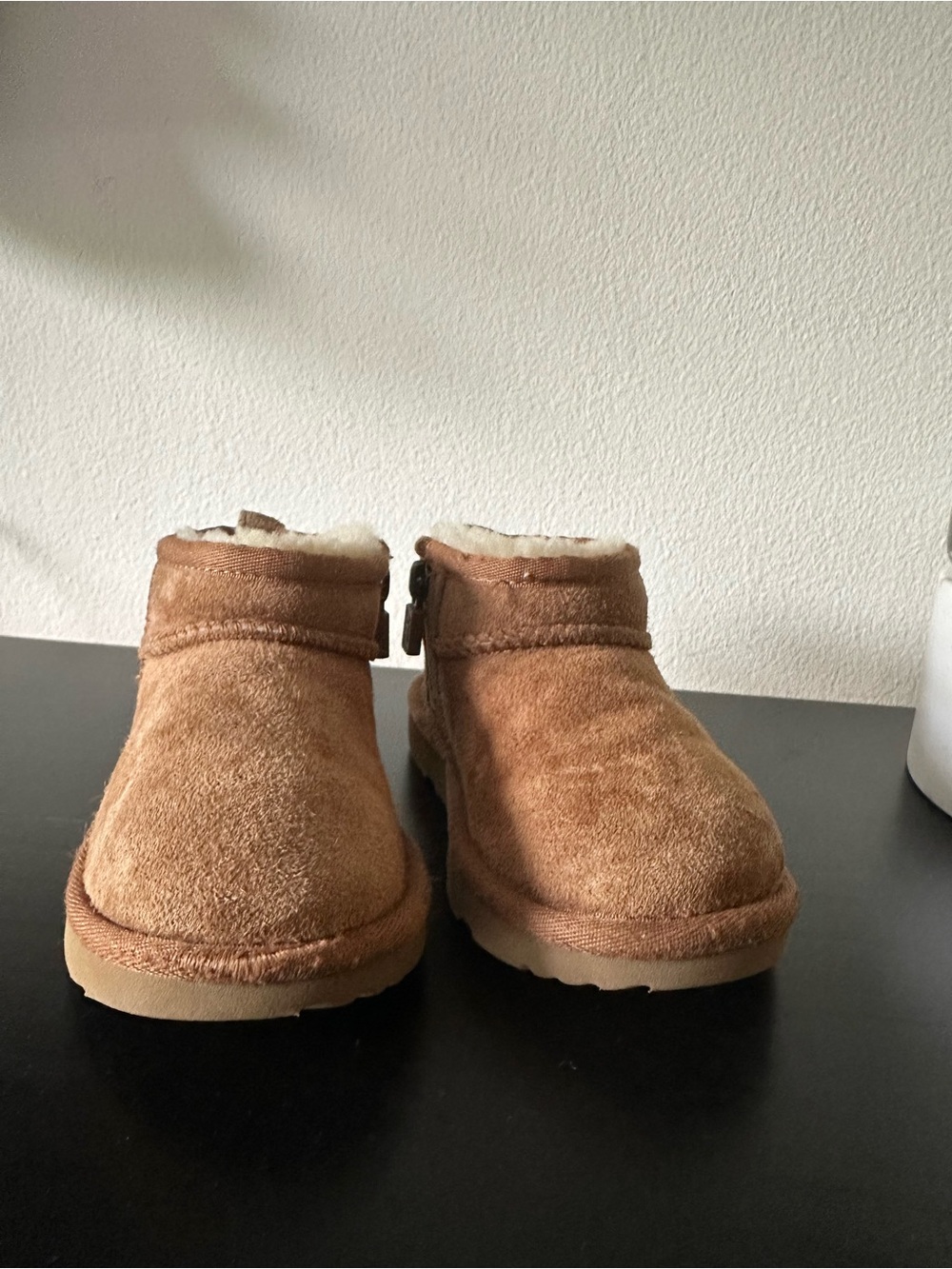 UGG - Picture 6 of 9